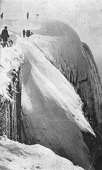 #002 gigantic snow drift at prospect point