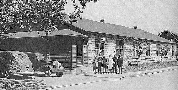 #021 tuttle's bowling alley exterior