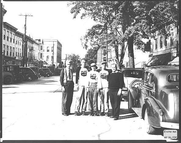 #27: roller skaters on e wash ave